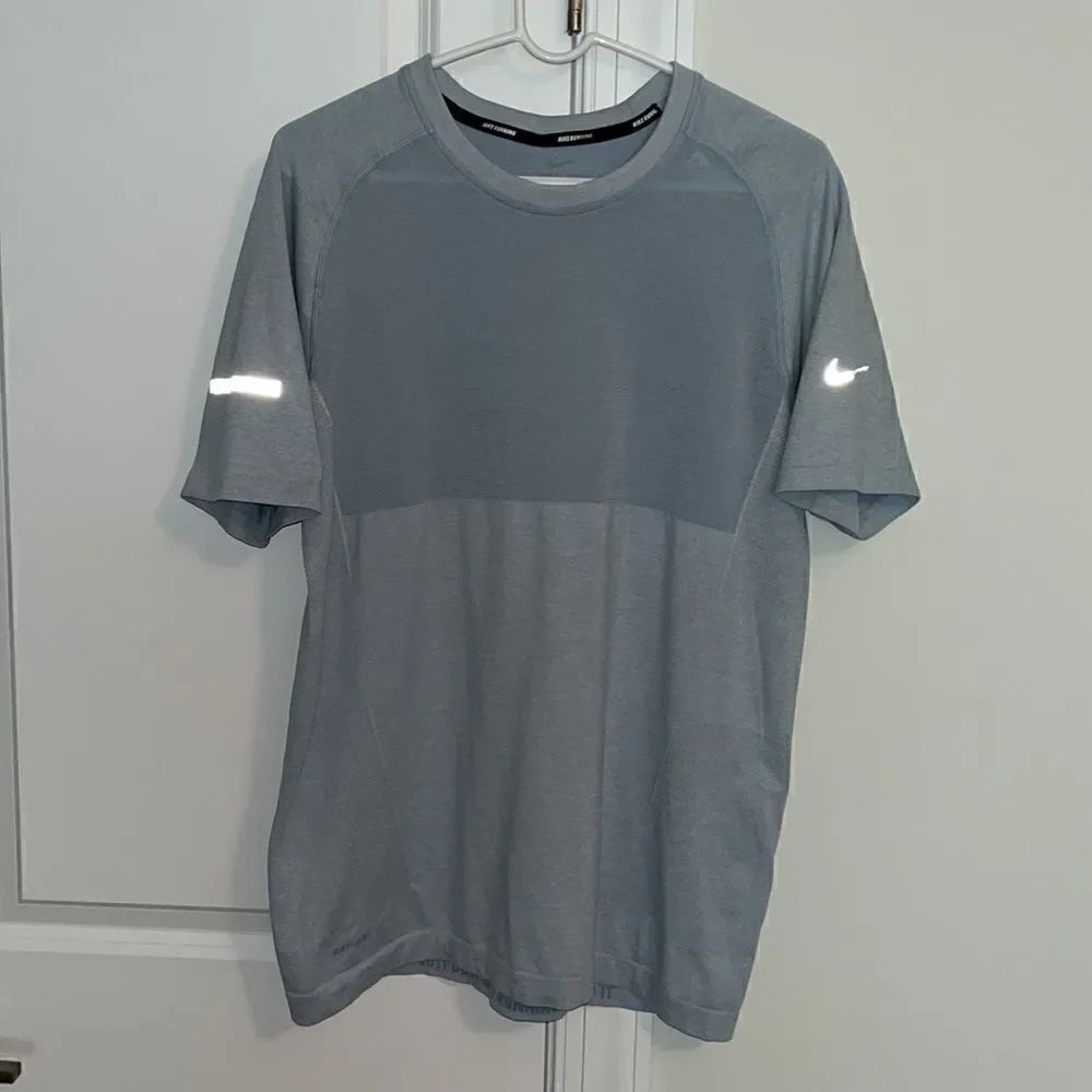 Soft Nike Road marathon men’s running reflective trim gray soft fabric shirt L